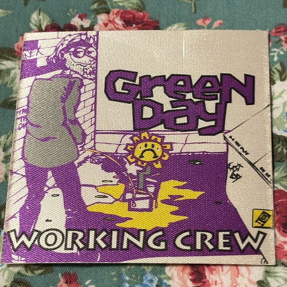 GREEN DAY! VIP Backstage pass from the early 90’s. Purple lot _ 6 total patches. - Picture 7 of 8